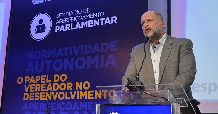 Câmara Municipal de Fortaleza e Fórum promovem Seminário de Aperfeiçoamento Parlamentar